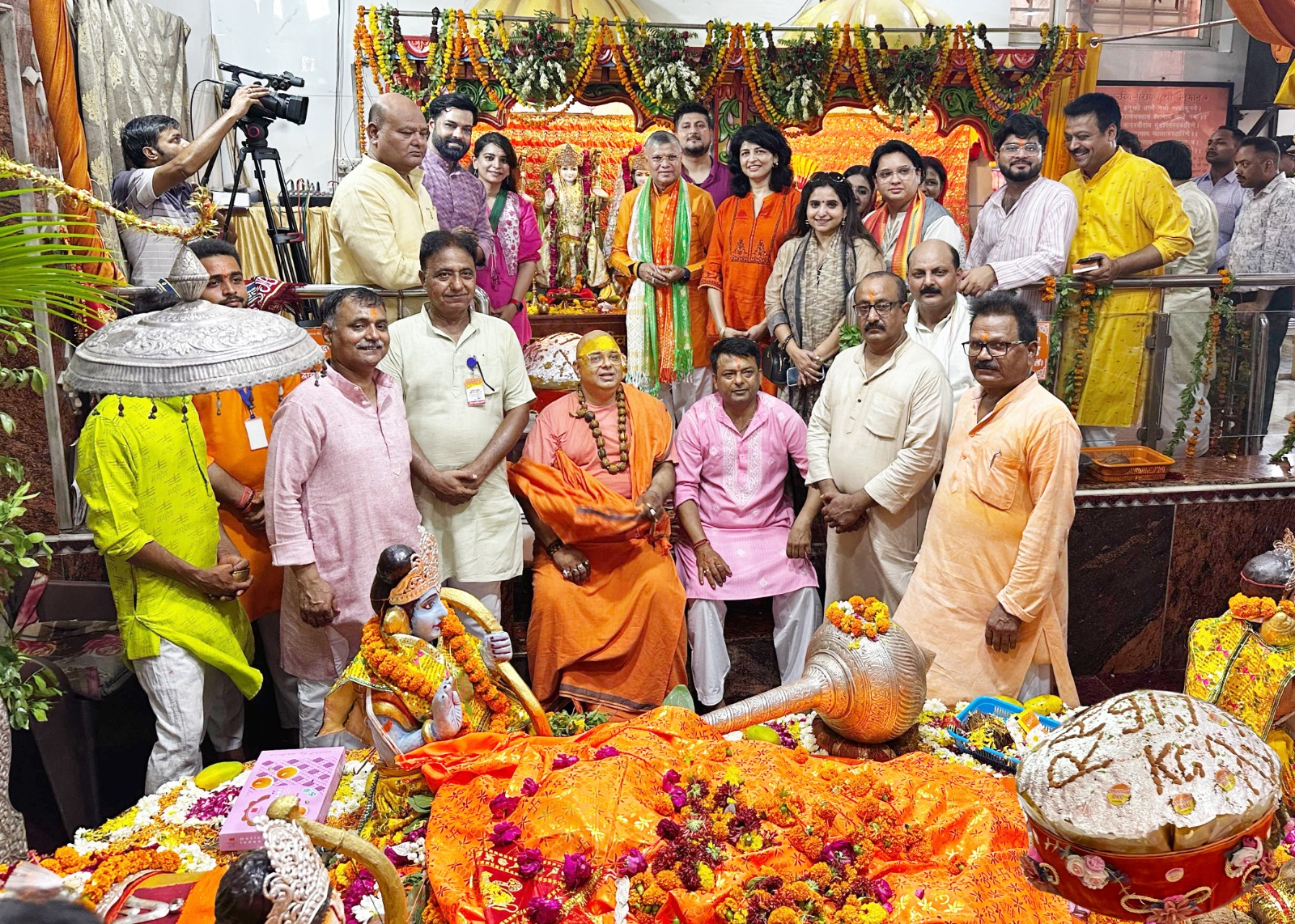 Radio City, 91.1 FM, Bada Mangal, Lucknow, 91.1 kg laddu, Shri Lete Hanuman Ji Temple, Chhappan Bhog, Hanuman bhog, religious offering, Jyeshtha month, Uttar Pradesh traditions, Devotion in Lucknow, Lord Hanuman, Lakshman Teela, Chowk Lucknow, Dharmveer Prajapati, Sanjeev Kumar Gond, Vivek Tangdi, Radio City initiative, cultural tradition, spiritual event, Lucknow devotees, annual celebration, temple offering, faith and devotion, Radio City Lucknow, Hanuman temple, community celebration, religious festivity