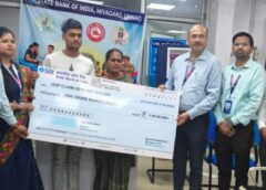 SBI Hands Over ₹1 Crore Insurance Cheque to Family of Deceased Railway Employee