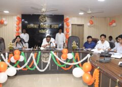DM Avinash Singh Reviews Progress of PM Surya Ghar Scheme