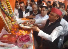 Akhilesh Yadav Joins Bada Mangal Bhandara in Lucknow, Highlights Ganga-Jamuni Culture