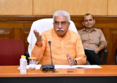 Yogi Government Reviews Textile and Apparel Park Projects to Boost Handloom and Textile Sector
