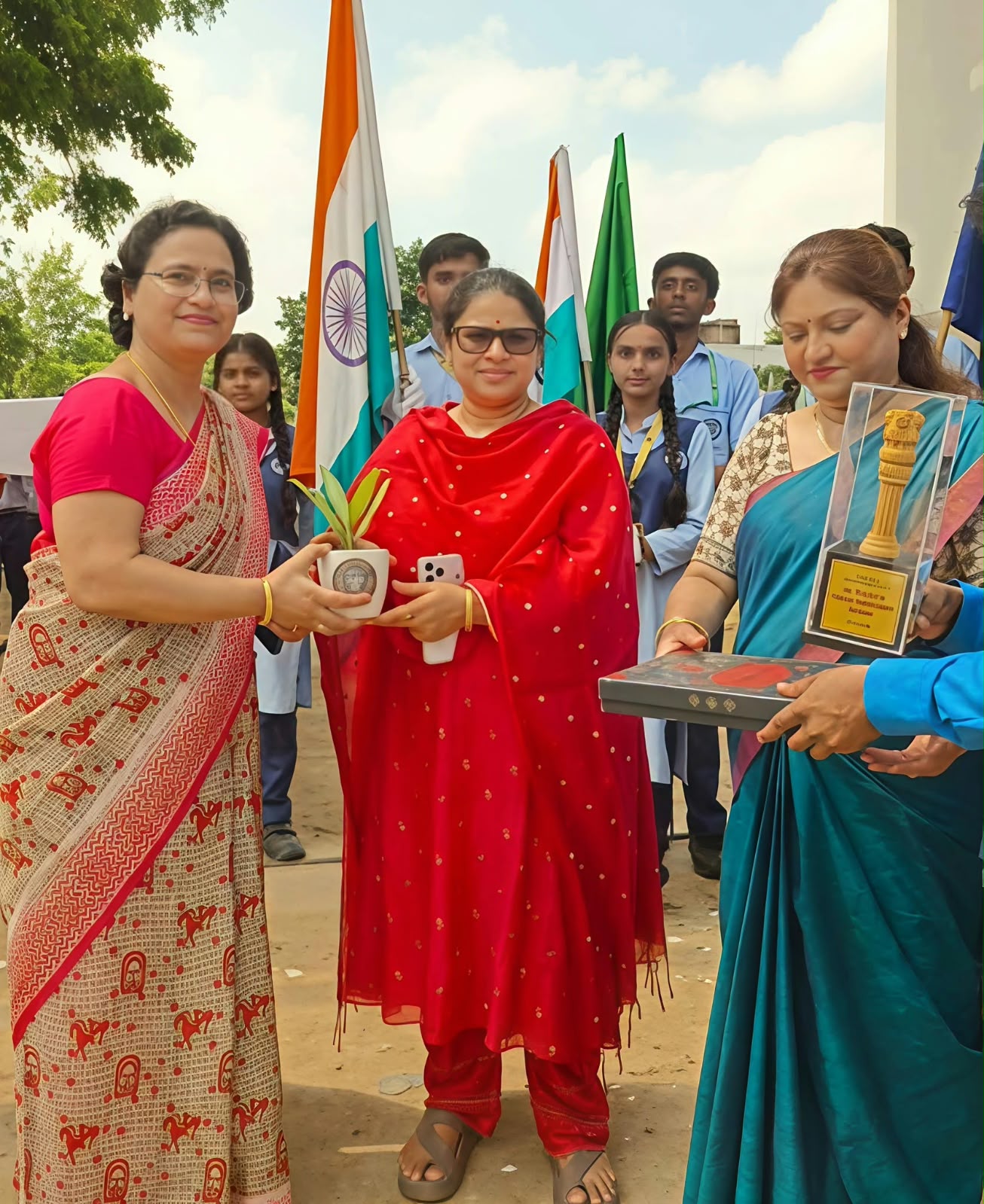 har ghar tiranga, tiranga yatra, gonda news, gonda tiranga yatra, st xavier's school gonda, independence day 2026, august 15, tricolour rally, tiranga rally, har ghar tiranga campaign, priyanka niranjan, gonda district magistrate, patriotic rally, national flag, 50 metre tricolour, national unity, patriotism, independence day celebrations, uttar pradesh news, gonda uttar pradesh, school students, national integration, bharat mata ki jai, tiranga awareness rally, india independence day, patriotic celebrations